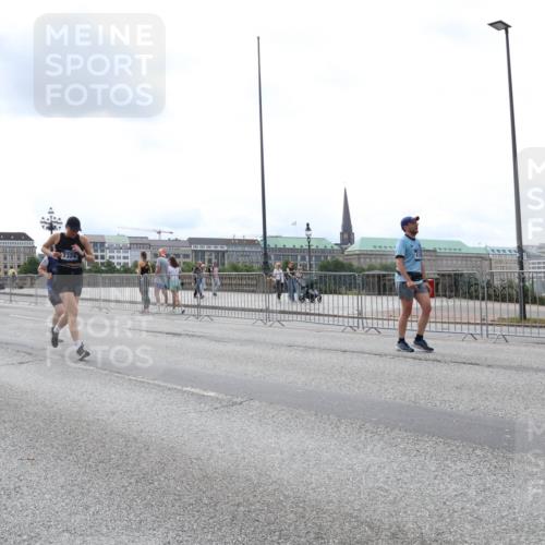 29.06.2025 - hella hamburg halbmarathon Lena Gebhardt http://msf.ph/oto/8254007 29.06.2025 10:34:17 Lombardsbrücke 1417, 1672, 1705, 1787, 2023, 2265, 2412, 2464, 2482, 2496, 2510, 2511, 2526, 2801, 2933, 3145, 3264, 3340, 3345, 3829, 3848, 4479, 4540, 4807, 4824, 4826, 5561, 5584, 5609, 5691, 6034, 6105, 6171, 6329, 6364, 6516, 6571, 6574, 6956, 7027, 7324, 7329, 7565, 7644, 8202, 8277, 8349, 8375, 8377, 8383, 8401, 8705, 8965, 9094, 9379, 9875, 9995, 10007, 10071, 10360, 10564, 11872, 13957, 16238, 16390, 16682, 16919, 17230, 18158, 18941 meine-sportfotos.de