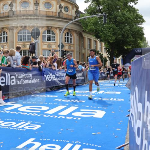 29.06.2025 - hella hamburg halbmarathon Strokosch-Dieckow http://msf.ph/oto/8254031 29.06.2025 10:41:23 Ziel 1570, 2579, 2797, 3204, 4303, 4893, 5987, 6771, 7432, 7774, 7796, 10783, 12588, 13876, 14555, 16816, 17159, 17882, 18412, 18509, 18573, 18764 meine-sportfotos.de