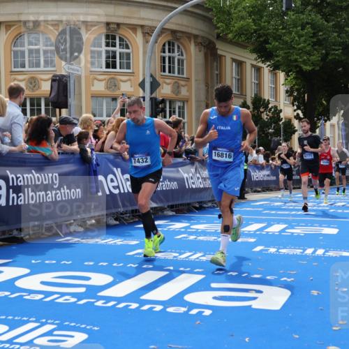 29.06.2025 - hella hamburg halbmarathon Strokosch-Dieckow http://msf.ph/oto/8254070 29.06.2025 10:41:23 Ziel 1570, 2579, 2797, 3204, 4303, 4893, 5987, 6771, 7432, 7774, 7796, 10783, 12588, 13876, 14555, 16816, 17159, 17882, 18412, 18509, 18573, 18764 meine-sportfotos.de