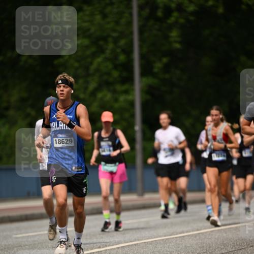 29.06.2025 - hella hamburg halbmarathon Dr. Thomas Lammeyer http://msf.ph/oto/8254101 29.06.2025 10:35:03 Kennedybrücke 1059, 1472, 1773, 2097, 2414, 2505, 2569, 3131, 3443, 4561, 4817, 5437, 5943, 6057, 6195, 6546, 6616, 6620, 6725, 6787, 7071, 7351, 7604, 7772, 8050, 8792, 9576, 9937, 10989 meine-sportfotos.de