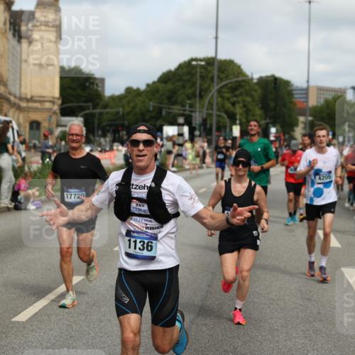 29.06.2025 - hella hamburg halbmarathon Yannick Fuchs http://msf.ph/oto/8254134 29.06.2025 10:35:44 20KM 1136, 1631, 2579, 2797, 3618, 4205, 4303, 4380, 4634, 4871, 4893, 5709, 6550, 6683, 6771, 6901, 7378, 7774, 7796, 8122, 8358, 9358, 9547, 9640, 9659, 9711, 9755, 9885, 10375, 10783, 11062, 11765, 11922, 12292, 12385, 12895, 13268, 13457, 14555, 14661, 15247, 15351, 16816, 17032, 17100, 17720, 17834, 18045, 18049, 18412, 18573, 18802 meine-sportfotos.de