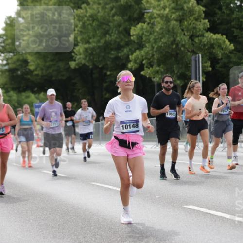 29.06.2025 - hella hamburg halbmarathon Jannik Wohlers http://msf.ph/oto/8254140 29.06.2025 10:31:23 Lombardsbrücke 1235, 1373, 1844, 1879, 2384, 2672, 2831, 2832, 3221, 3239, 3358, 3396, 3397, 3424, 3571, 3681, 3751, 4877, 4953, 5156, 5965, 6160, 6573, 6640, 6718, 6727, 7334, 7898, 8304, 8620, 8806, 9078, 9104, 9478, 9812, 9882, 9883, 10148, 10240, 10421, 10435, 10653, 11178, 12381, 12663, 12758, 14536, 14793, 15024, 15102, 15222, 15575, 16310, 16541, 17043, 17118, 17342, 17362, 18283, 18428, 18433, 18613, 18629, 18838, 19068, 19233 meine-sportfotos.de
