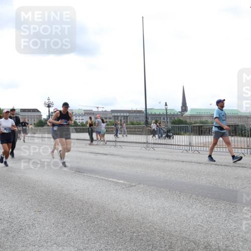 29.06.2025 - hella hamburg halbmarathon Lena Gebhardt http://msf.ph/oto/8254151 29.06.2025 10:34:17 Lombardsbrücke 1417, 1672, 1705, 1787, 2023, 2265, 2412, 2464, 2482, 2496, 2510, 2511, 2526, 2801, 2933, 3145, 3264, 3340, 3345, 3829, 3848, 4479, 4540, 4807, 4824, 4826, 5561, 5584, 5609, 5691, 6034, 6105, 6171, 6329, 6364, 6516, 6571, 6574, 6956, 7027, 7324, 7329, 7565, 7644, 8202, 8277, 8349, 8375, 8377, 8383, 8401, 8705, 8965, 9094, 9379, 9875, 9995, 10007, 10071, 10360, 10564, 11872, 13957, 16238, 16390, 16682, 16919, 17230, 18158, 18941 meine-sportfotos.de