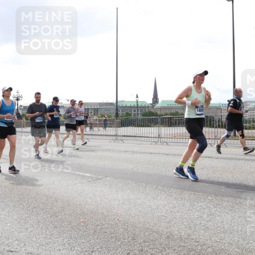 29.06.2025 - hella hamburg halbmarathon Lena Gebhardt http://msf.ph/oto/8254156 29.06.2025 10:45:48 Lombardsbrücke 1004, 1033, 1060, 1085, 1100, 1104, 1421, 1426, 1555, 1713, 1854, 1867, 1868, 1983, 2008, 2216, 2217, 2398, 2522, 2550, 2657, 2664, 2917, 2954, 2965, 2973, 3357, 3377, 4104, 4223, 4224, 4306, 4317, 4388, 4572, 5044, 5339, 5635, 5703, 5769, 5770, 5892, 5949, 6133, 6150, 6333, 6623, 6763, 6911, 6922, 7268, 7283, 7356, 7530, 7541, 7605, 7859, 7894, 8745, 9120, 9121, 9426, 9620, 10030, 10182, 10225, 10327, 10329, 10367, 10511, 11358 meine-sportfotos.de