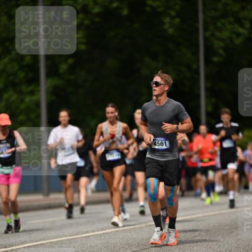 29.06.2025 - hella hamburg halbmarathon Dr. Thomas Lammeyer http://msf.ph/oto/8254211 29.06.2025 10:35:04 Kennedybrücke 1059, 1472, 1773, 2097, 2414, 2505, 2569, 2754, 2755, 3131, 3443, 4561, 4817, 5437, 5943, 6057, 6195, 6546, 6616, 6620, 6725, 6787, 7071, 7351, 7604, 7772, 8050, 8792, 9576, 9937, 10989 meine-sportfotos.de