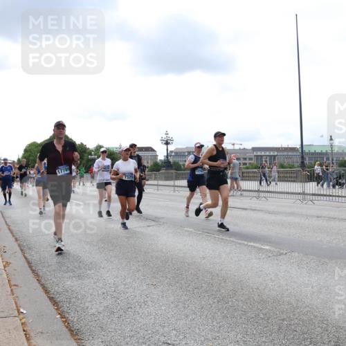 29.06.2025 - hella hamburg halbmarathon Lena Gebhardt http://msf.ph/oto/8254224 29.06.2025 10:34:17 Lombardsbrücke 1417, 1672, 1705, 1787, 2023, 2265, 2412, 2464, 2482, 2496, 2510, 2511, 2526, 2801, 2933, 3145, 3264, 3340, 3345, 3829, 3848, 4479, 4540, 4807, 4824, 4826, 5561, 5584, 5609, 5691, 6034, 6105, 6171, 6329, 6364, 6516, 6571, 6574, 6956, 7027, 7324, 7329, 7565, 7644, 8202, 8277, 8349, 8375, 8377, 8383, 8401, 8705, 8965, 9094, 9379, 9875, 9995, 10007, 10071, 10360, 10564, 11872, 13957, 16238, 16390, 16682, 16919, 17230, 18158, 18941 meine-sportfotos.de