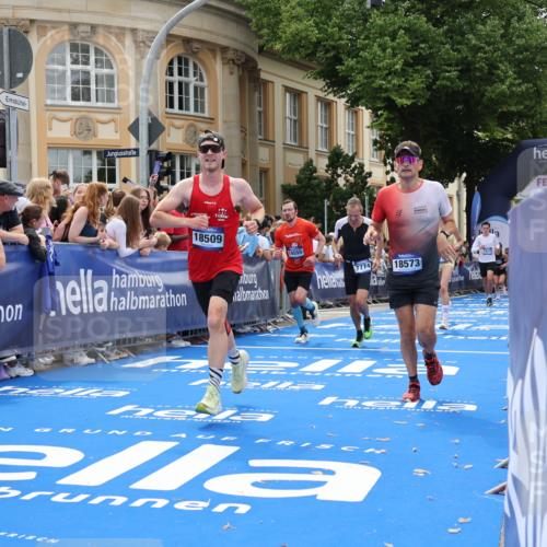 29.06.2025 - hella hamburg halbmarathon Strokosch-Dieckow http://msf.ph/oto/8254262 29.06.2025 10:41:26 Ziel 1570, 2579, 2797, 3204, 4303, 4893, 5987, 6771, 7432, 7774, 7796, 8358, 10783, 10894, 12588, 13457, 14275, 14555, 16816, 17159, 17882, 18412, 18442, 18491, 18509, 18573 meine-sportfotos.de