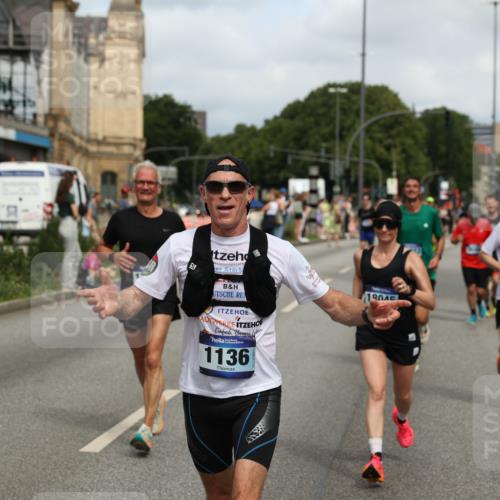 29.06.2025 - hella hamburg halbmarathon Yannick Fuchs http://msf.ph/oto/8254269 29.06.2025 10:35:44 20KM 1136, 1631, 2579, 2797, 3618, 4205, 4303, 4380, 4634, 4871, 4893, 5709, 6550, 6683, 6771, 6901, 7378, 7774, 7796, 8122, 8358, 9358, 9547, 9640, 9659, 9711, 9755, 9885, 10375, 10783, 11062, 11765, 11922, 12292, 12385, 12895, 13268, 13457, 14555, 14661, 15247, 15351, 16816, 17032, 17100, 17720, 17834, 18045, 18049, 18412, 18573, 18802 meine-sportfotos.de