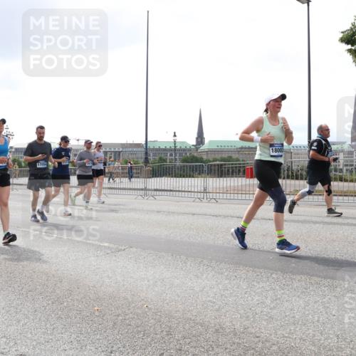 29.06.2025 - hella hamburg halbmarathon Lena Gebhardt http://msf.ph/oto/8254286 29.06.2025 10:45:48 Lombardsbrücke 1004, 1033, 1060, 1085, 1100, 1104, 1421, 1426, 1555, 1713, 1854, 1867, 1868, 1983, 2008, 2216, 2217, 2398, 2522, 2550, 2657, 2664, 2917, 2954, 2965, 2973, 3357, 3377, 4104, 4223, 4224, 4306, 4317, 4388, 4572, 5044, 5339, 5635, 5703, 5769, 5770, 5892, 5949, 6133, 6150, 6333, 6623, 6763, 6911, 6922, 7268, 7283, 7356, 7530, 7541, 7605, 7859, 7894, 8745, 9120, 9121, 9426, 9620, 10030, 10182, 10225, 10327, 10329, 10367, 10511, 11358 meine-sportfotos.de
