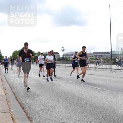 29.06.2025 - hella hamburg halbmarathon Lena Gebhardt http://msf.ph/oto/8254298 29.06.2025 10:34:17 Lombardsbrücke 1417, 1672, 1705, 1787, 2023, 2265, 2412, 2464, 2482, 2496, 2510, 2511, 2526, 2801, 2933, 3145, 3264, 3340, 3345, 3829, 3848, 4479, 4540, 4807, 4824, 4826, 5561, 5584, 5609, 5691, 6034, 6105, 6171, 6329, 6364, 6516, 6571, 6574, 6956, 7027, 7324, 7329, 7565, 7644, 8202, 8277, 8349, 8375, 8377, 8383, 8401, 8705, 8965, 9094, 9379, 9875, 9995, 10007, 10071, 10360, 10564, 11872, 13957, 16238, 16390, 16682, 16919, 17230, 18158, 18941 meine-sportfotos.de