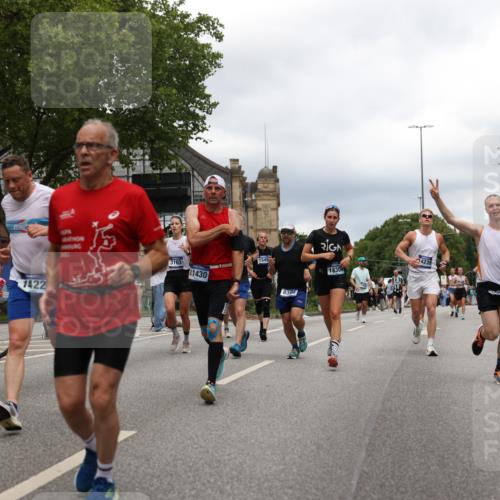 29.06.2025 - hella hamburg halbmarathon Yannick Fuchs http://msf.ph/oto/8254299 29.06.2025 10:48:07 20KM 1267, 1422, 1442, 1549, 1870, 2432, 3103, 3310, 3898, 4299, 5259, 6260, 6294, 6356, 6374, 7129, 7395, 7478, 7973, 8223, 8285, 8394, 9032, 9380, 9791, 9922, 10040, 11009, 11430, 11789, 12213, 12321, 12607, 13147, 13794, 13803, 13869, 14026, 14239, 14702, 15113, 15146, 16092, 16574, 16623, 16750, 16780, 17482, 17740, 17765, 18308, 18450, 18514, 18612, 18759, 19067, 19177 meine-sportfotos.de