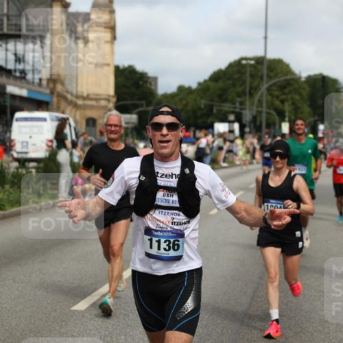 29.06.2025 - hella hamburg halbmarathon Yannick Fuchs http://msf.ph/oto/8254303 29.06.2025 10:35:44 20KM 1136, 1631, 2579, 2797, 3618, 4205, 4303, 4380, 4634, 4871, 4893, 5709, 6550, 6683, 6771, 6901, 7378, 7774, 7796, 8122, 8358, 9358, 9547, 9640, 9659, 9711, 9755, 9885, 10375, 10783, 11062, 11765, 11922, 12292, 12385, 12895, 13268, 13457, 14555, 14661, 15247, 15351, 16816, 17032, 17100, 17720, 17834, 18045, 18049, 18412, 18573, 18802 meine-sportfotos.de
