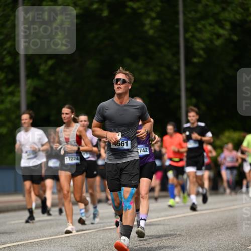 29.06.2025 - hella hamburg halbmarathon Dr. Thomas Lammeyer http://msf.ph/oto/8254358 29.06.2025 10:35:04 Kennedybrücke 1059, 1472, 1773, 2097, 2414, 2505, 2569, 2754, 2755, 3131, 3443, 4561, 4817, 5437, 5943, 6057, 6195, 6546, 6616, 6620, 6725, 6787, 7071, 7351, 7604, 7772, 8050, 8792, 9576, 9937, 10989 meine-sportfotos.de