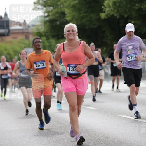 29.06.2025 - hella hamburg halbmarathon Jannik Wohlers http://msf.ph/oto/8254361 29.06.2025 10:31:25 Lombardsbrücke 1235, 1373, 1844, 1879, 2384, 2672, 2831, 2832, 3221, 3239, 3358, 3396, 3397, 3424, 3571, 3681, 3751, 3752, 4877, 5156, 5965, 6160, 6640, 6718, 6727, 7334, 7816, 7898, 8304, 8620, 8806, 9078, 9104, 9478, 9812, 9882, 9883, 10148, 10421, 10435, 10653, 11178, 12319, 12381, 12663, 12758, 14536, 14793, 15102, 16310, 16541, 17043, 17118, 17342, 17362, 18283, 18428, 18433, 18613, 18629, 18838, 19068, 19233 meine-sportfotos.de