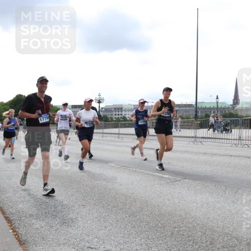 29.06.2025 - hella hamburg halbmarathon Lena Gebhardt http://msf.ph/oto/8254373 29.06.2025 10:34:18 Lombardsbrücke 1417, 1672, 1705, 1787, 2023, 2265, 2412, 2464, 2482, 2496, 2510, 2511, 2526, 2801, 2933, 3145, 3264, 3340, 3345, 3829, 3848, 4479, 4540, 4807, 4824, 4826, 5561, 5584, 5609, 5691, 6034, 6105, 6171, 6329, 6364, 6571, 6574, 7027, 7324, 7329, 7565, 7644, 8202, 8277, 8349, 8375, 8377, 8383, 8401, 8705, 8965, 9094, 9379, 9875, 9995, 10007, 10071, 10360, 10564, 11872, 13957, 16238, 16390, 16682, 16919, 17230, 18158, 18941 meine-sportfotos.de