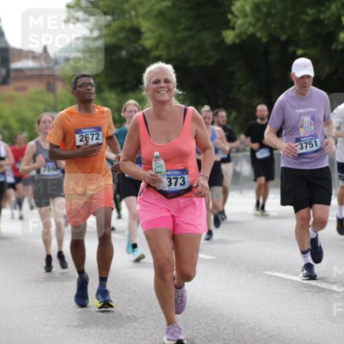 29.06.2025 - hella hamburg halbmarathon Jannik Wohlers http://msf.ph/oto/8254404 29.06.2025 10:31:25 Lombardsbrücke 1235, 1373, 1844, 1879, 2384, 2672, 2831, 2832, 3221, 3239, 3358, 3396, 3397, 3424, 3571, 3681, 3751, 3752, 4877, 5156, 5965, 6160, 6640, 6718, 6727, 7334, 7816, 7898, 8304, 8620, 8806, 9078, 9104, 9478, 9812, 9882, 9883, 10148, 10421, 10435, 10653, 11178, 12319, 12381, 12663, 12758, 14536, 14793, 15102, 16310, 16541, 17043, 17118, 17342, 17362, 18283, 18428, 18433, 18613, 18629, 18838, 19068, 19233 meine-sportfotos.de