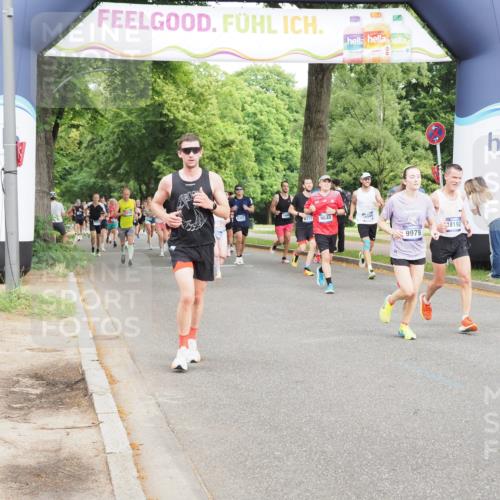 29.06.2025 - hella hamburg halbmarathon MichiJ http://msf.ph/oto/8254409 29.06.2025 10:29:15 Zwischen KM18-KM19 2568, 2949, 5050, 6495, 9979, 11767, 15542, 18173, 18192, 18573 meine-sportfotos.de