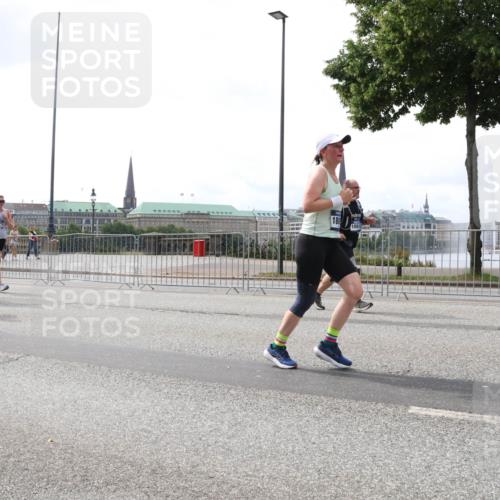 29.06.2025 - hella hamburg halbmarathon Lena Gebhardt http://msf.ph/oto/8254423 29.06.2025 10:45:48 Lombardsbrücke 1004, 1033, 1060, 1085, 1100, 1104, 1421, 1426, 1555, 1713, 1854, 1867, 1868, 1983, 2008, 2216, 2217, 2398, 2522, 2550, 2657, 2664, 2917, 2954, 2965, 2973, 3357, 3377, 4104, 4223, 4224, 4306, 4317, 4388, 4572, 5044, 5339, 5635, 5703, 5769, 5770, 5892, 5949, 6133, 6150, 6333, 6623, 6763, 6911, 6922, 7268, 7283, 7356, 7530, 7541, 7605, 7859, 7894, 8745, 9120, 9121, 9426, 9620, 10030, 10182, 10225, 10327, 10329, 10367, 10511, 11358 meine-sportfotos.de