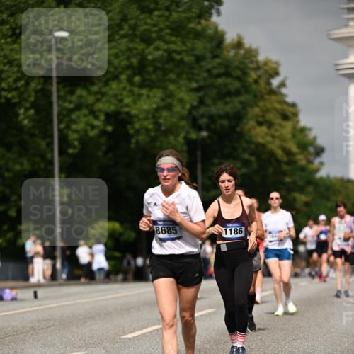 29.06.2025 - hella hamburg halbmarathon Dr. Thomas Lammeyer http://msf.ph/oto/8254471 29.06.2025 10:14:31 Kennedybrücke 1052, 1186, 1456, 5182, 5653, 5806, 7058, 8685, 9150, 9829 meine-sportfotos.de