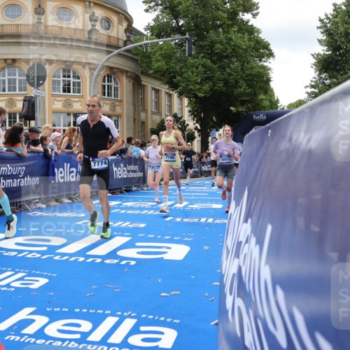 29.06.2025 - hella hamburg halbmarathon Strokosch-Dieckow http://msf.ph/oto/8254486 29.06.2025 10:41:28 Ziel 2579, 2797, 3204, 4893, 5987, 6771, 7432, 7774, 7796, 8358, 9885, 10783, 10894, 12588, 13457, 14275, 14555, 16084, 16816, 17159, 17882, 18412, 18442, 18491, 18509, 18573 meine-sportfotos.de