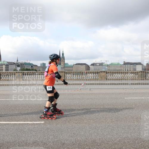 29.06.2025 - hella hamburg halbmarathon Lena Gebhardt http://msf.ph/oto/8254495 29.06.2025 09:03:18 Lombardsbrücke  meine-sportfotos.de