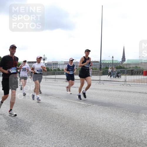 29.06.2025 - hella hamburg halbmarathon Lena Gebhardt http://msf.ph/oto/8254497 29.06.2025 10:34:18 Lombardsbrücke 1417, 1672, 1705, 1787, 2023, 2265, 2412, 2464, 2482, 2496, 2510, 2511, 2526, 2801, 2933, 3145, 3264, 3340, 3345, 3829, 3848, 4479, 4540, 4807, 4824, 4826, 5561, 5584, 5609, 5691, 6034, 6105, 6171, 6329, 6364, 6571, 6574, 7027, 7324, 7329, 7565, 7644, 8202, 8277, 8349, 8375, 8377, 8383, 8401, 8705, 8965, 9094, 9379, 9875, 9995, 10007, 10071, 10360, 10564, 11872, 13957, 16238, 16390, 16682, 16919, 17230, 18158, 18941 meine-sportfotos.de