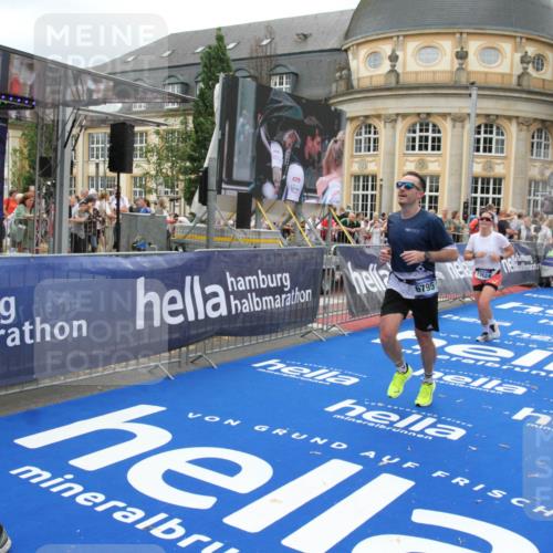 29.06.2025 - hella hamburg halbmarathon Michael Strokosch http://msf.ph/oto/8254506 29.06.2025 10:50:31 Ziel 3414, 4127, 4247, 5447, 6795, 8153, 8899, 11455, 12035, 12624, 14626, 17319, 18394 meine-sportfotos.de