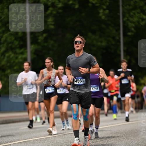 29.06.2025 - hella hamburg halbmarathon Dr. Thomas Lammeyer http://msf.ph/oto/8254507 29.06.2025 10:35:05 Kennedybrücke 1059, 1472, 1773, 2097, 2414, 2505, 2569, 2754, 2755, 2914, 3131, 3443, 4561, 4817, 5437, 5943, 6057, 6195, 6546, 6616, 6620, 6725, 6787, 7351, 7604, 7772, 8050, 8792, 9576, 9937, 10989 meine-sportfotos.de