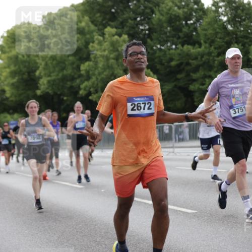 29.06.2025 - hella hamburg halbmarathon Jannik Wohlers http://msf.ph/oto/8254511 29.06.2025 10:31:28 Lombardsbrücke 1235, 1373, 1879, 2384, 2672, 2831, 2832, 3221, 3239, 3358, 3396, 3397, 3424, 3571, 3681, 3751, 3752, 4877, 5156, 6160, 6718, 6727, 7295, 7334, 7816, 7898, 8304, 8538, 8620, 8806, 9078, 9104, 9478, 9882, 10148, 10421, 10435, 10653, 11178, 12319, 12381, 12663, 12755, 13026, 14536, 14793, 15102, 16310, 16541, 17043, 17118, 17342, 17362, 18283, 18428, 18433, 18613, 18629, 18838, 19068, 19233 meine-sportfotos.de