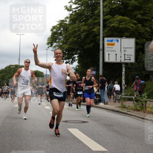 29.06.2025 - hella hamburg halbmarathon Yannick Fuchs http://msf.ph/oto/8254525 29.06.2025 10:48:08 20KM 1267, 1422, 1442, 1549, 1815, 1870, 2432, 3103, 3310, 3898, 4299, 5259, 6260, 6294, 6356, 6374, 6994, 7129, 7395, 7478, 7973, 8223, 8285, 8394, 9032, 9380, 9791, 9922, 10040, 11009, 11430, 11789, 12213, 12321, 12607, 13147, 13794, 13803, 13869, 14026, 14239, 14702, 15113, 15146, 16092, 16574, 16623, 16750, 16780, 17482, 17740, 17765, 18308, 18450, 18514, 18612, 18759, 19067, 19177 meine-sportfotos.de