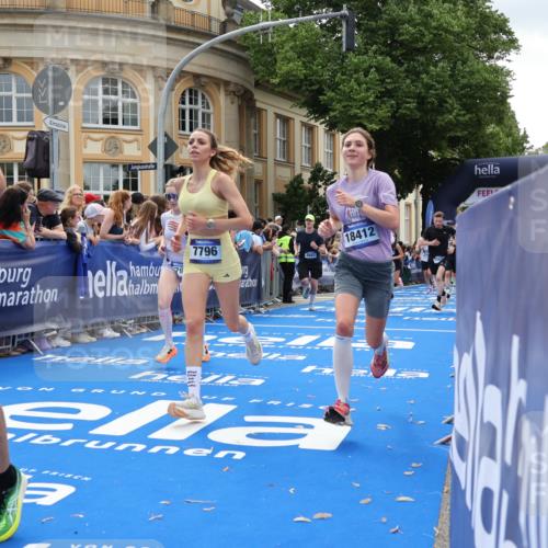 29.06.2025 - hella hamburg halbmarathon Strokosch-Dieckow http://msf.ph/oto/8254535 29.06.2025 10:41:29 Ziel 2579, 2797, 3204, 4893, 5987, 7774, 7796, 8358, 9885, 10783, 10894, 12588, 13457, 13714, 14275, 14555, 16084, 17159, 17882, 18412, 18442, 18491, 18509, 18573 meine-sportfotos.de