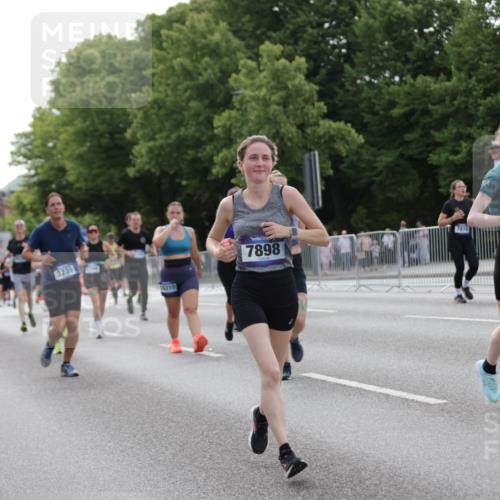 29.06.2025 - hella hamburg halbmarathon Jannik Wohlers http://msf.ph/oto/8254553 29.06.2025 10:31:29 Lombardsbrücke 1235, 1373, 1879, 2384, 2672, 2831, 2832, 3221, 3239, 3358, 3396, 3397, 3424, 3571, 3681, 3751, 3752, 4877, 5156, 5601, 6160, 6718, 6727, 7295, 7334, 7695, 7816, 7898, 8304, 8538, 8620, 8806, 9078, 9104, 9478, 9882, 10148, 10421, 10435, 10653, 11178, 12319, 12663, 12755, 13026, 14536, 14793, 15102, 16310, 17118, 17342, 17362, 18283, 18428, 18433, 18629, 18838 meine-sportfotos.de