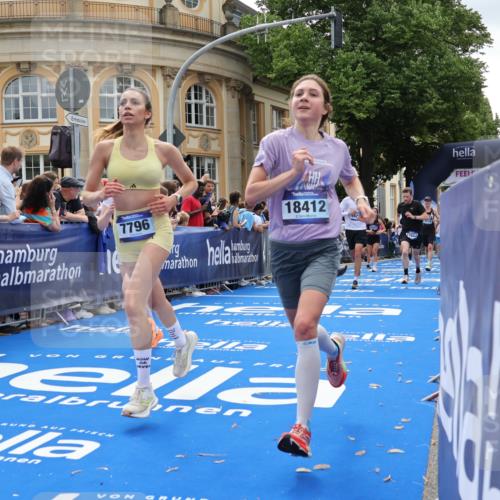 29.06.2025 - hella hamburg halbmarathon Strokosch-Dieckow http://msf.ph/oto/8254555 29.06.2025 10:41:29 Ziel 2579, 2797, 3204, 4893, 5987, 7774, 7796, 8358, 9885, 10783, 10894, 12588, 13457, 13714, 14275, 14555, 16084, 17159, 17882, 18412, 18442, 18491, 18509, 18573 meine-sportfotos.de