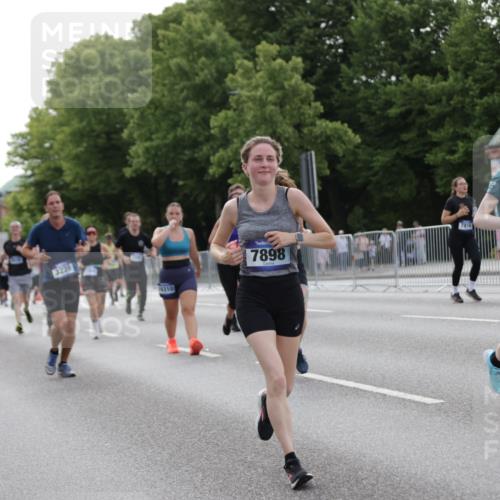 29.06.2025 - hella hamburg halbmarathon Jannik Wohlers http://msf.ph/oto/8254575 29.06.2025 10:31:29 Lombardsbrücke 1235, 1373, 1879, 2384, 2672, 2831, 2832, 3221, 3239, 3358, 3396, 3397, 3424, 3571, 3681, 3751, 3752, 4877, 5156, 5601, 6160, 6718, 6727, 7295, 7334, 7695, 7816, 7898, 8304, 8538, 8620, 8806, 9078, 9104, 9478, 9882, 10148, 10421, 10435, 10653, 11178, 12319, 12663, 12755, 13026, 14536, 14793, 15102, 16310, 17118, 17342, 17362, 18283, 18428, 18433, 18629, 18838 meine-sportfotos.de