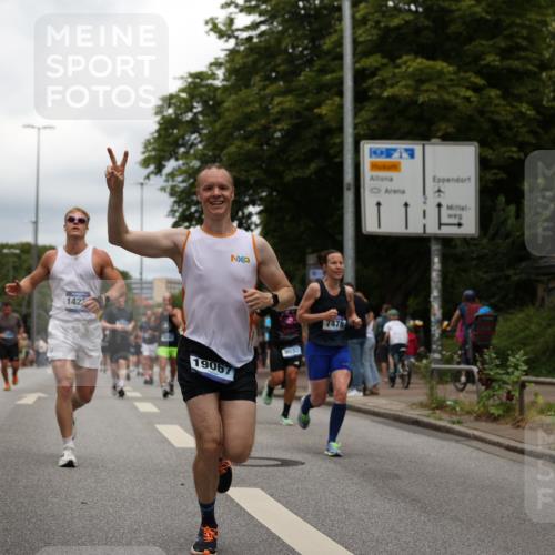 29.06.2025 - hella hamburg halbmarathon Yannick Fuchs http://msf.ph/oto/8254587 29.06.2025 10:48:08 20KM 1267, 1422, 1442, 1549, 1815, 1870, 2432, 3103, 3310, 3898, 4299, 5259, 6260, 6294, 6356, 6374, 6994, 7129, 7395, 7478, 7973, 8223, 8285, 8394, 9032, 9380, 9791, 9922, 10040, 11009, 11430, 11789, 12213, 12321, 12607, 13147, 13794, 13803, 13869, 14026, 14239, 14702, 15113, 15146, 16092, 16574, 16623, 16750, 16780, 17482, 17740, 17765, 18308, 18450, 18514, 18612, 18759, 19067, 19177 meine-sportfotos.de