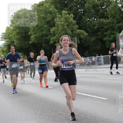 29.06.2025 - hella hamburg halbmarathon Jannik Wohlers http://msf.ph/oto/8254594 29.06.2025 10:31:29 Lombardsbrücke 1235, 1373, 1879, 2384, 2672, 2831, 2832, 3221, 3239, 3358, 3396, 3397, 3424, 3571, 3681, 3751, 3752, 4877, 5156, 5601, 6160, 6718, 6727, 7295, 7334, 7695, 7816, 7898, 8304, 8538, 8620, 8806, 9078, 9104, 9478, 9882, 10148, 10421, 10435, 10653, 11178, 12319, 12663, 12755, 13026, 14536, 14793, 15102, 16310, 17118, 17342, 17362, 18283, 18428, 18433, 18629, 18838 meine-sportfotos.de