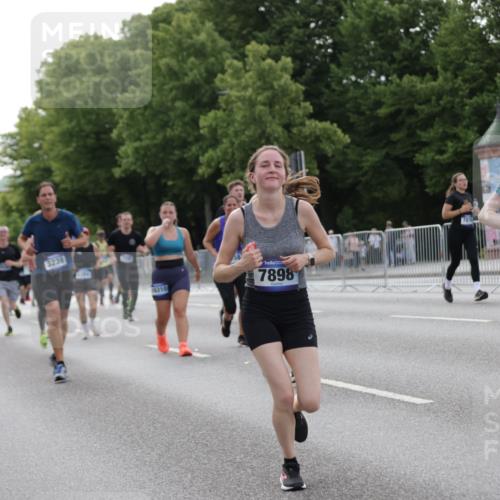 29.06.2025 - hella hamburg halbmarathon Jannik Wohlers http://msf.ph/oto/8254617 29.06.2025 10:31:29 Lombardsbrücke 1235, 1373, 1879, 2384, 2672, 2831, 2832, 3221, 3239, 3358, 3396, 3397, 3424, 3571, 3681, 3751, 3752, 4877, 5156, 5601, 6160, 6718, 6727, 7295, 7334, 7695, 7816, 7898, 8304, 8538, 8620, 8806, 9078, 9104, 9478, 9882, 10148, 10421, 10435, 10653, 11178, 12319, 12663, 12755, 13026, 14536, 14793, 15102, 16310, 17118, 17342, 17362, 18283, 18428, 18433, 18629, 18838 meine-sportfotos.de