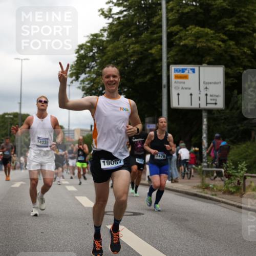 29.06.2025 - hella hamburg halbmarathon Yannick Fuchs http://msf.ph/oto/8254629 29.06.2025 10:48:08 20KM 1267, 1422, 1442, 1549, 1815, 1870, 2432, 3103, 3310, 3898, 4299, 5259, 6260, 6294, 6356, 6374, 6994, 7129, 7395, 7478, 7973, 8223, 8285, 8394, 9032, 9380, 9791, 9922, 10040, 11009, 11430, 11789, 12213, 12321, 12607, 13147, 13794, 13803, 13869, 14026, 14239, 14702, 15113, 15146, 16092, 16574, 16623, 16750, 16780, 17482, 17740, 17765, 18308, 18450, 18514, 18612, 18759, 19067, 19177 meine-sportfotos.de