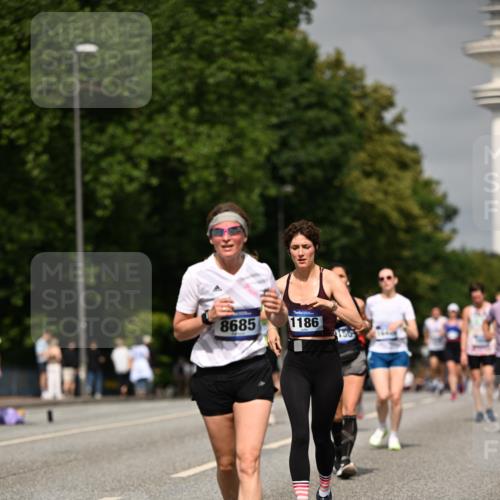 29.06.2025 - hella hamburg halbmarathon Dr. Thomas Lammeyer http://msf.ph/oto/8254661 29.06.2025 10:14:31 Kennedybrücke 1052, 1186, 1456, 5182, 5653, 5806, 7058, 8685, 9150, 9829 meine-sportfotos.de