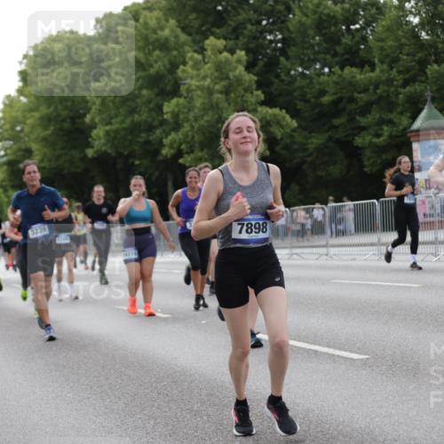 29.06.2025 - hella hamburg halbmarathon Jannik Wohlers http://msf.ph/oto/8254666 29.06.2025 10:31:30 Lombardsbrücke 1235, 1373, 1879, 2384, 2672, 2831, 2832, 3221, 3239, 3358, 3571, 3751, 3752, 4877, 5156, 5601, 6160, 6718, 6727, 7295, 7334, 7344, 7695, 7816, 7898, 8304, 8538, 8620, 8806, 9078, 9104, 9478, 9882, 10148, 10421, 10435, 10653, 11178, 12319, 12663, 12755, 13026, 14536, 14793, 15102, 16310, 17118, 17342, 18283, 18369, 18428, 18433, 18629, 18838, 18931 meine-sportfotos.de