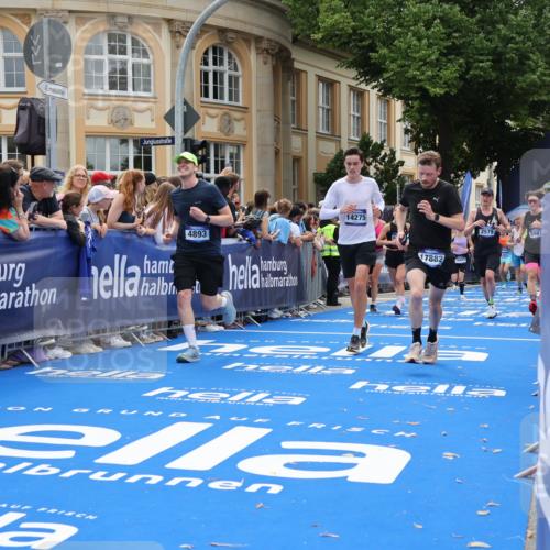 29.06.2025 - hella hamburg halbmarathon Strokosch-Dieckow http://msf.ph/oto/8254668 29.06.2025 10:41:30 Ziel 2579, 2797, 3204, 4893, 5987, 7774, 7796, 8358, 9885, 10894, 12588, 13457, 13714, 14275, 14555, 16084, 17159, 17882, 18412, 18442, 18491, 18509, 18573 meine-sportfotos.de