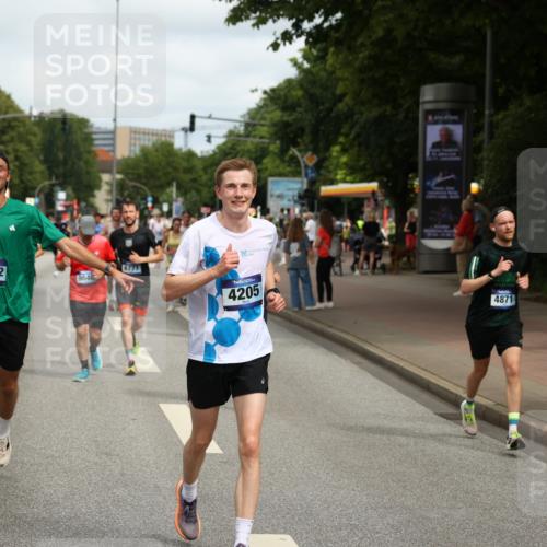 29.06.2025 - hella hamburg halbmarathon Yannick Fuchs http://msf.ph/oto/8254682 29.06.2025 10:35:46 20KM 1136, 1631, 2579, 2797, 3618, 4205, 4303, 4380, 4634, 4871, 4893, 5387, 5709, 6550, 6683, 6771, 6901, 7378, 7432, 7774, 7796, 8122, 8358, 9358, 9547, 9640, 9659, 9711, 9755, 9885, 10375, 10783, 11062, 11765, 11922, 12292, 12385, 12895, 13268, 13457, 14555, 14661, 15247, 15351, 16816, 17032, 17100, 17720, 17834, 18045, 18049, 18412, 18442, 18573, 18802 meine-sportfotos.de