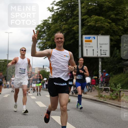 29.06.2025 - hella hamburg halbmarathon Yannick Fuchs http://msf.ph/oto/8254683 29.06.2025 10:48:08 20KM 1267, 1422, 1442, 1549, 1815, 1870, 2432, 3103, 3310, 3898, 4299, 5259, 6260, 6294, 6356, 6374, 6994, 7129, 7395, 7478, 7973, 8223, 8285, 8394, 9032, 9380, 9791, 9922, 10040, 11009, 11430, 11789, 12213, 12321, 12607, 13147, 13794, 13803, 13869, 14026, 14239, 14702, 15113, 15146, 16092, 16574, 16623, 16750, 16780, 17482, 17740, 17765, 18308, 18450, 18514, 18612, 18759, 19067, 19177 meine-sportfotos.de