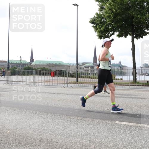 29.06.2025 - hella hamburg halbmarathon Lena Gebhardt http://msf.ph/oto/8254691 29.06.2025 10:45:49 Lombardsbrücke 1004, 1033, 1060, 1085, 1100, 1104, 1421, 1426, 1555, 1713, 1854, 1867, 1868, 1983, 2008, 2216, 2217, 2398, 2522, 2550, 2657, 2664, 2773, 2917, 2954, 2965, 2973, 3357, 3377, 4104, 4223, 4224, 4306, 4317, 4388, 4572, 5044, 5339, 5635, 5703, 5769, 5770, 5892, 5949, 6133, 6150, 6333, 6392, 6623, 6911, 6922, 7268, 7283, 7356, 7530, 7541, 7605, 7859, 7894, 8745, 9120, 9121, 9426, 9620, 10030, 10182, 10225, 10327, 10329, 10367, 10511, 11358 meine-sportfotos.de