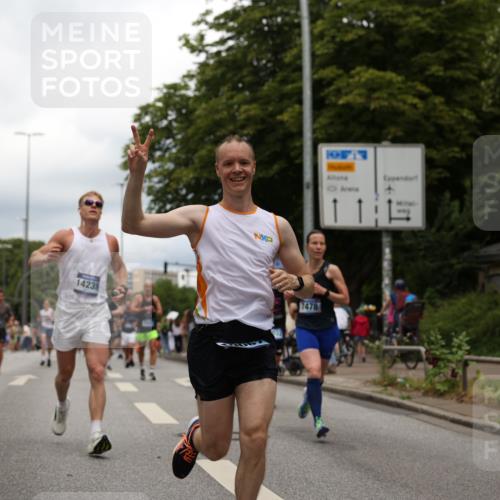 29.06.2025 - hella hamburg halbmarathon Yannick Fuchs http://msf.ph/oto/8254704 29.06.2025 10:48:08 20KM 1267, 1422, 1442, 1549, 1815, 1870, 2432, 3103, 3310, 3898, 4299, 5259, 6260, 6294, 6356, 6374, 6994, 7129, 7395, 7478, 7973, 8223, 8285, 8394, 9032, 9380, 9791, 9922, 10040, 11009, 11430, 11789, 12213, 12321, 12607, 13147, 13794, 13803, 13869, 14026, 14239, 14702, 15113, 15146, 16092, 16574, 16623, 16750, 16780, 17482, 17740, 17765, 18308, 18450, 18514, 18612, 18759, 19067, 19177 meine-sportfotos.de