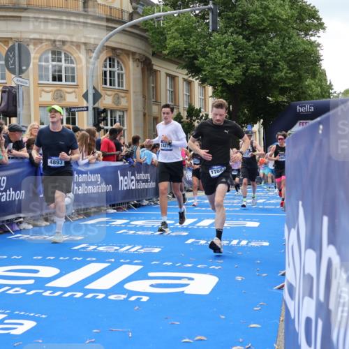 29.06.2025 - hella hamburg halbmarathon Strokosch-Dieckow http://msf.ph/oto/8254714 29.06.2025 10:41:31 Ziel 2579, 2797, 3204, 4893, 5987, 7774, 7796, 8358, 9885, 10894, 12588, 13457, 13714, 14275, 14555, 16084, 17159, 17882, 18412, 18442, 18491, 18573 meine-sportfotos.de