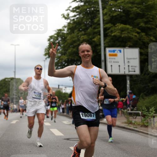 29.06.2025 - hella hamburg halbmarathon Yannick Fuchs http://msf.ph/oto/8254722 29.06.2025 10:48:08 20KM 1267, 1422, 1442, 1549, 1815, 1870, 2432, 3103, 3310, 3898, 4299, 5259, 6260, 6294, 6356, 6374, 6994, 7129, 7395, 7478, 7973, 8223, 8285, 8394, 9032, 9380, 9791, 9922, 10040, 11009, 11430, 11789, 12213, 12321, 12607, 13147, 13794, 13803, 13869, 14026, 14239, 14702, 15113, 15146, 16092, 16574, 16623, 16750, 16780, 17482, 17740, 17765, 18308, 18450, 18514, 18612, 18759, 19067, 19177 meine-sportfotos.de
