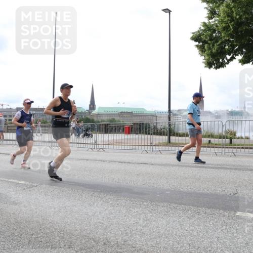 29.06.2025 - hella hamburg halbmarathon Lena Gebhardt http://msf.ph/oto/8254742 29.06.2025 10:34:18 Lombardsbrücke 1417, 1672, 1705, 1787, 2023, 2265, 2412, 2464, 2482, 2496, 2510, 2511, 2526, 2801, 2933, 3145, 3264, 3340, 3345, 3829, 3848, 4479, 4540, 4807, 4824, 4826, 5561, 5584, 5609, 5691, 6034, 6105, 6171, 6329, 6364, 6571, 6574, 7027, 7324, 7329, 7565, 7644, 8202, 8277, 8349, 8375, 8377, 8383, 8401, 8705, 8965, 9094, 9379, 9875, 9995, 10007, 10071, 10360, 10564, 11872, 13957, 16238, 16390, 16682, 16919, 17230, 18158, 18941 meine-sportfotos.de