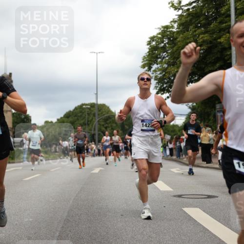 29.06.2025 - hella hamburg halbmarathon Yannick Fuchs http://msf.ph/oto/8254759 29.06.2025 10:48:09 20KM 1422, 1442, 1549, 1815, 1870, 2432, 3103, 3310, 3898, 4299, 5259, 6260, 6294, 6356, 6374, 6994, 7129, 7395, 7478, 7973, 8223, 8285, 8394, 8798, 9032, 9380, 9791, 9922, 10040, 11009, 11430, 11789, 12213, 12321, 12362, 12607, 13147, 13794, 13803, 13869, 14026, 14239, 14702, 14818, 15113, 15146, 15156, 15169, 16092, 16574, 16623, 16750, 16780, 17482, 17740, 17765, 18308, 18450, 18514, 18612, 18759, 19067, 19177 meine-sportfotos.de