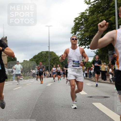 29.06.2025 - hella hamburg halbmarathon Yannick Fuchs http://msf.ph/oto/8254778 29.06.2025 10:48:09 20KM 1422, 1442, 1549, 1815, 1870, 2432, 3103, 3310, 3898, 4299, 5259, 6260, 6294, 6356, 6374, 6994, 7129, 7395, 7478, 7973, 8223, 8285, 8394, 8798, 9032, 9380, 9791, 9922, 10040, 11009, 11430, 11789, 12213, 12321, 12362, 12607, 13147, 13794, 13803, 13869, 14026, 14239, 14702, 14818, 15113, 15146, 15156, 15169, 16092, 16574, 16623, 16750, 16780, 17482, 17740, 17765, 18308, 18450, 18514, 18612, 18759, 19067, 19177 meine-sportfotos.de